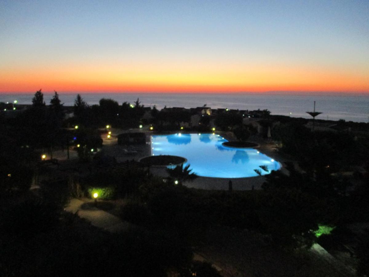 Sundowner Apartment Agios Amvrosios  外观 照片